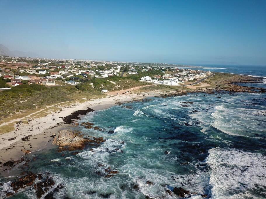 Mountain And Sea Cottage Hermanus Exterior photo